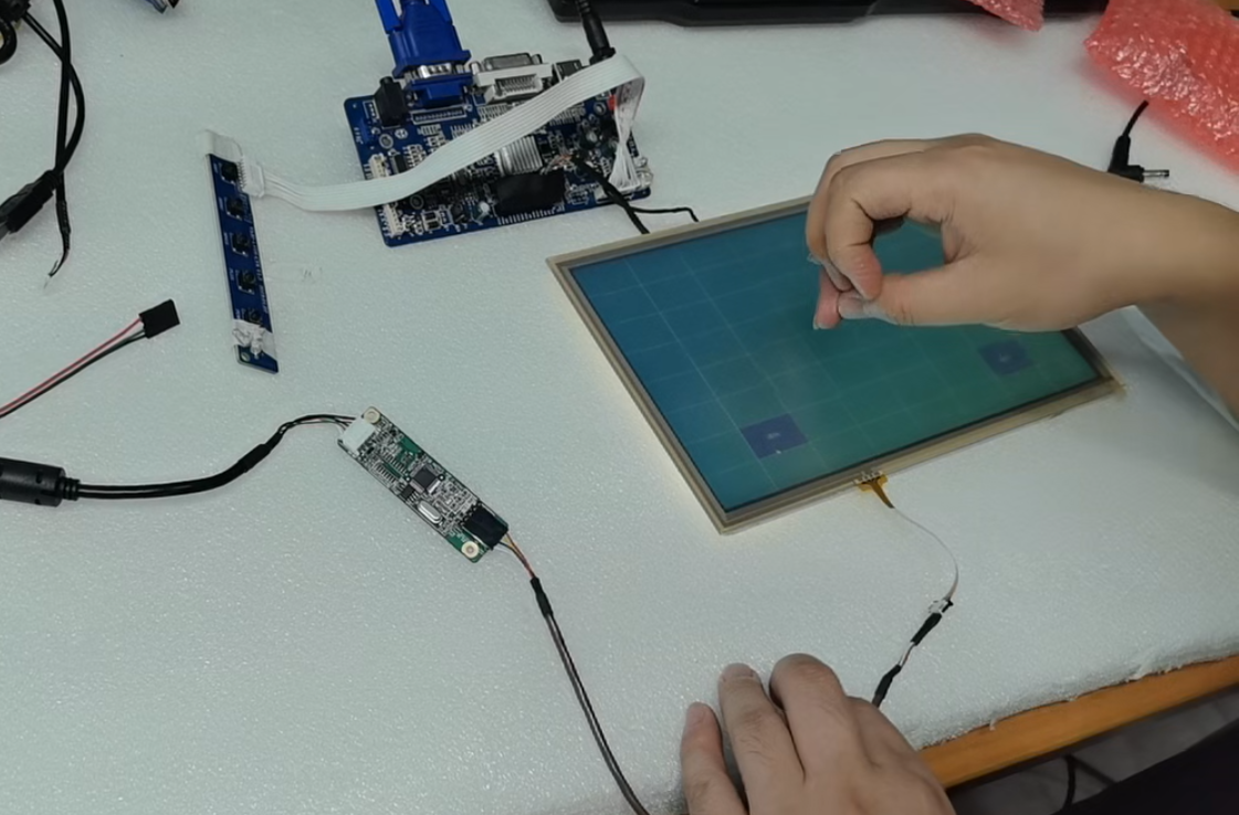 电阻触摸屏如何校准？